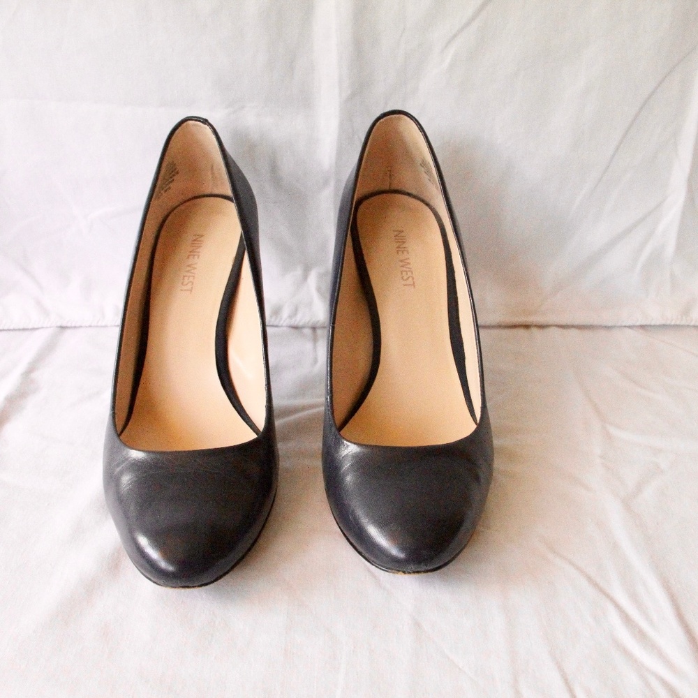 Nine West Handjive Round Toe Pumps in Navy Blue